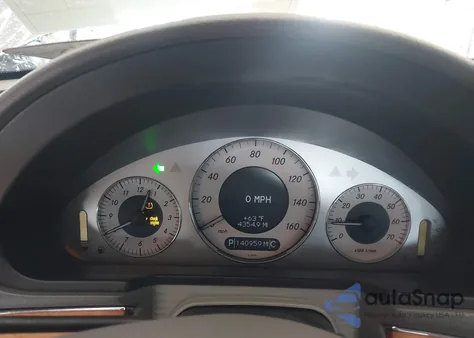 2008 Mercedes-Benz E 350 4Matic z USA, uszkodzony, nr VIN WDBUF87X88B234158